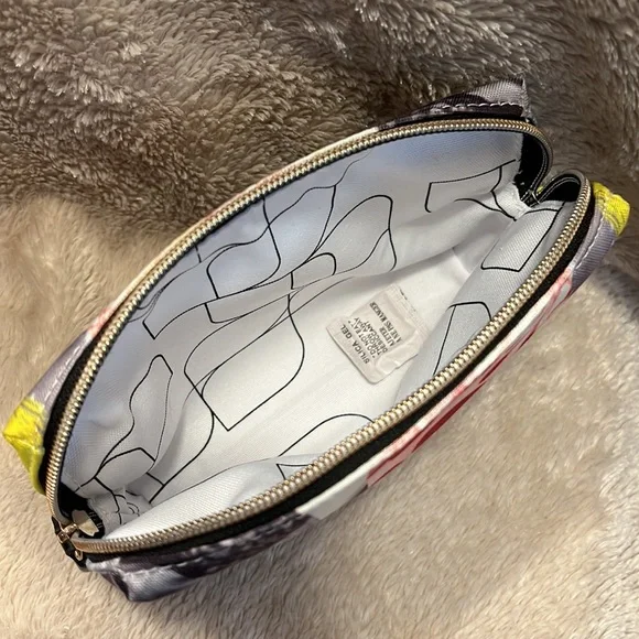 HAYWARD Makeup Case - Picture 9 of 9